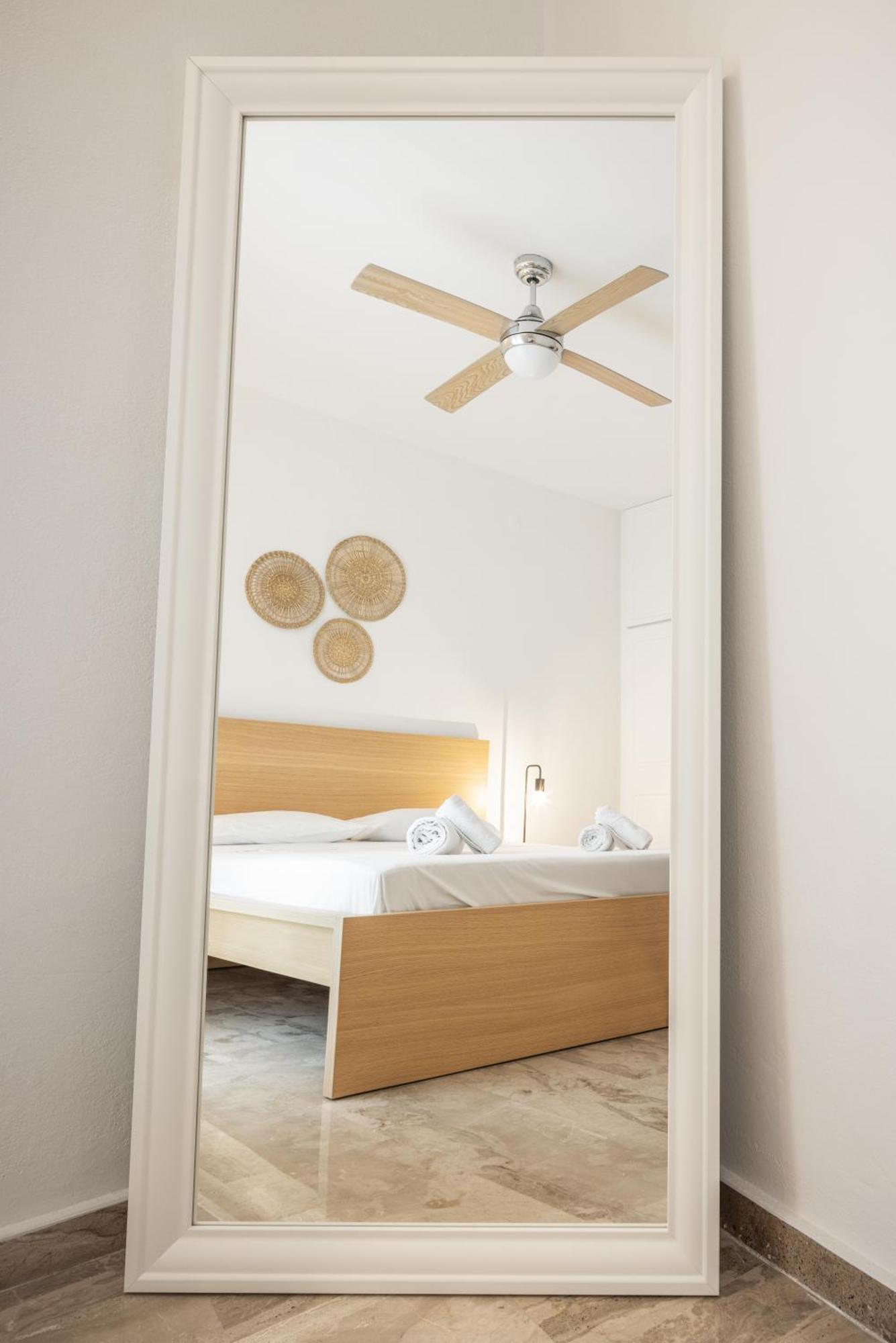 Minimalist Apartment Near The Airport And The City Center Kanálion Екстериор снимка