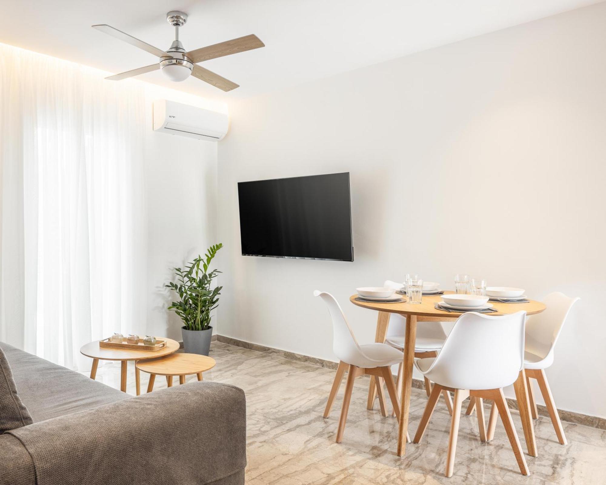 Minimalist Apartment Near The Airport And The City Center Kanálion Екстериор снимка